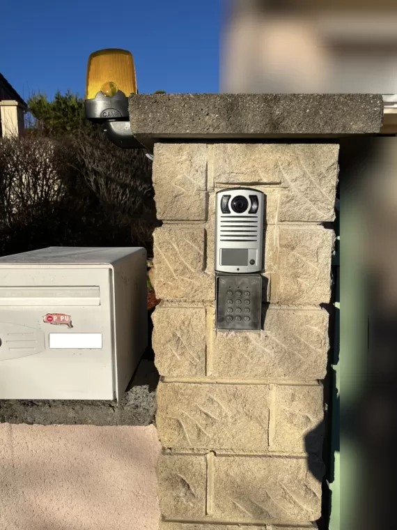 Remplacement d'un interphone par un visiophone à Billom, Billom, TB Elec