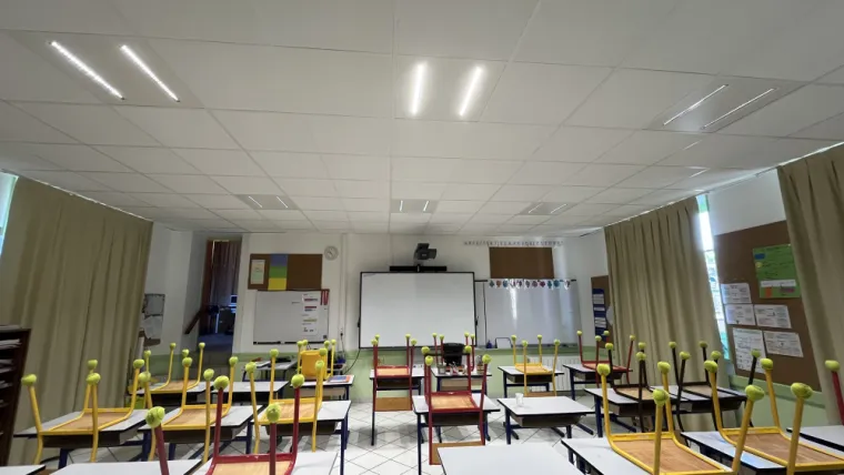 Répartition de l'éclairage d'une classe par dalles LED