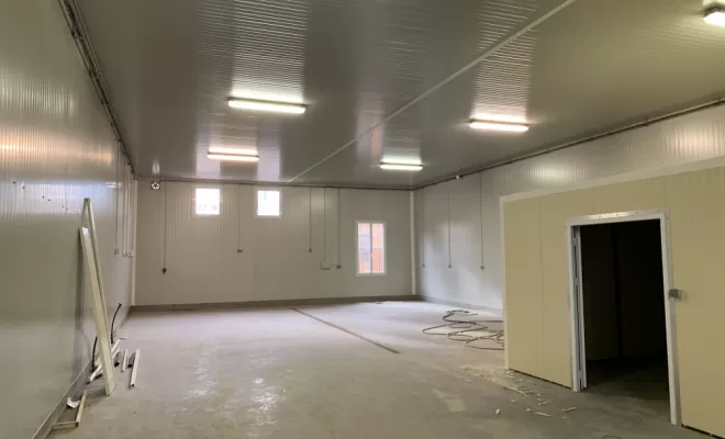 Chemin de câble et appareillages électriques