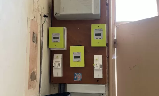 Le tableau avec alimentation et protections dédiées au DAE